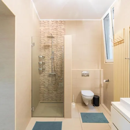 Vibrant And Spacious Downtown Flat 公寓