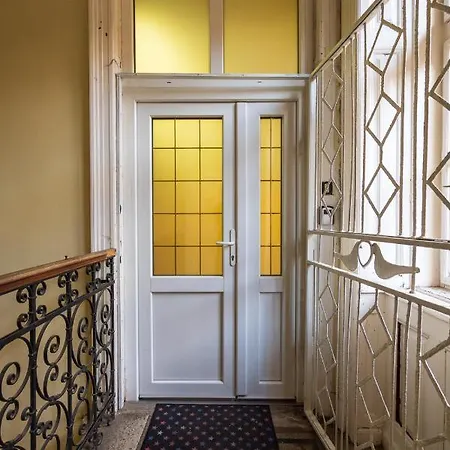Vibrant And Spacious Downtown Flat Apartman *